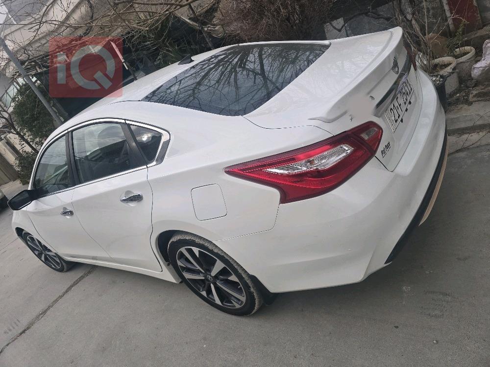 نيسان ألتيما